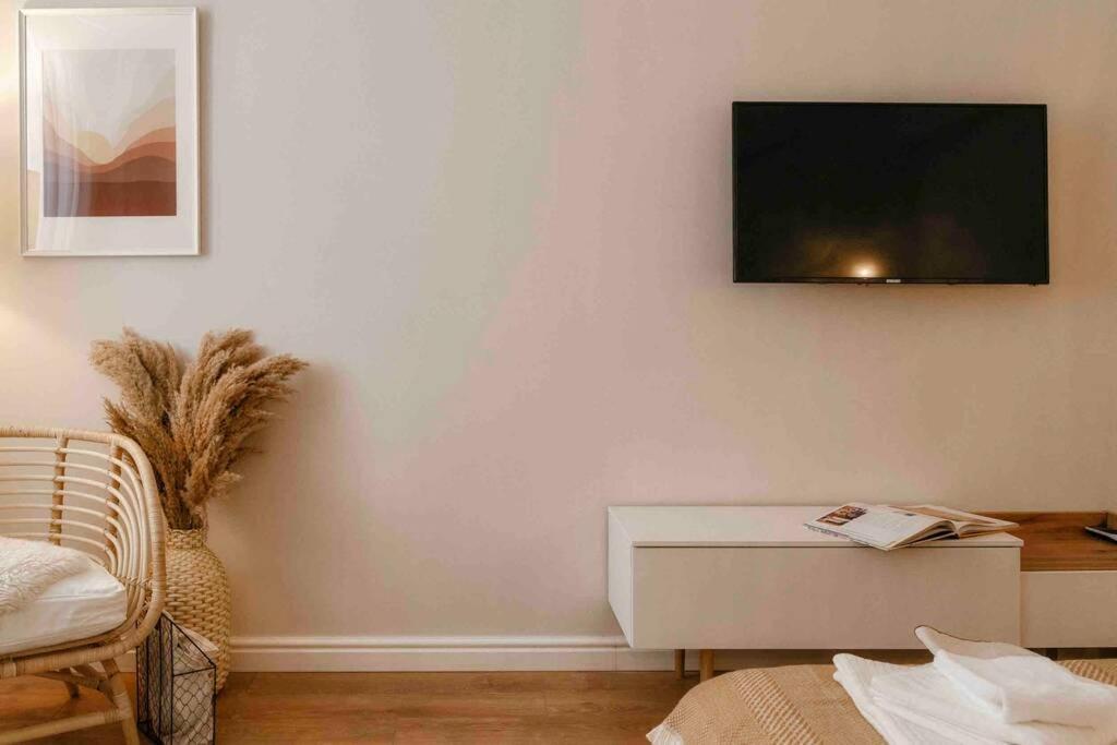 Bright Studio - Top Location - Old Town + Netflix Boekarest Buitenkant foto